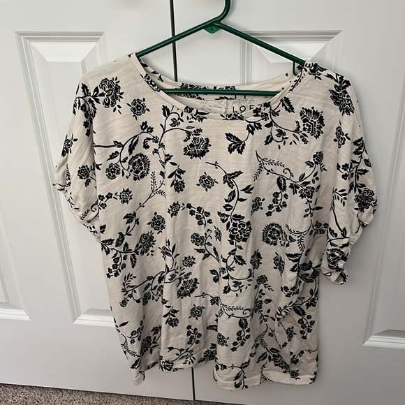 Loft short sleeve top. - Picture 2 of 3